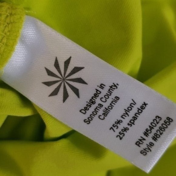 Sold NWT Athleta Long Sleeve Ruched Rash M - Picture 3 of 7